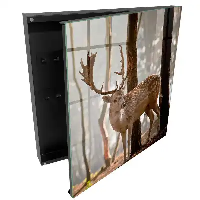 Cutie pentru chei de perete cu design de cerbi în pădure la apus
