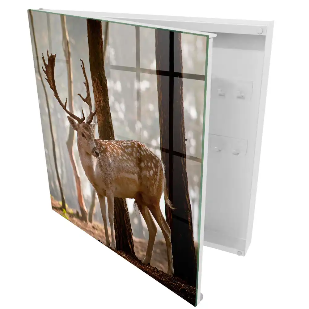 Cutie pentru chei de perete cu design de cerbi în pădure la apus