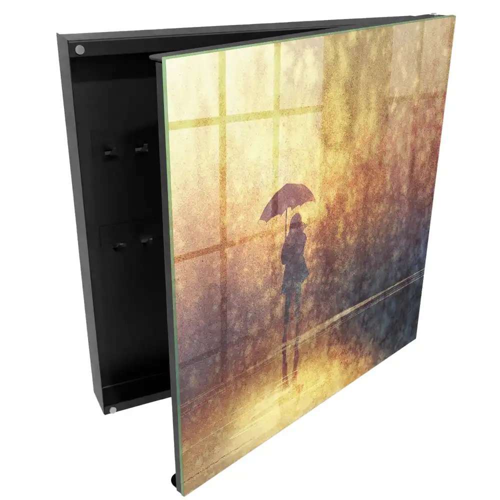 Casetă pentru chei cu design persoană cu umbrelă în lumina apusului
