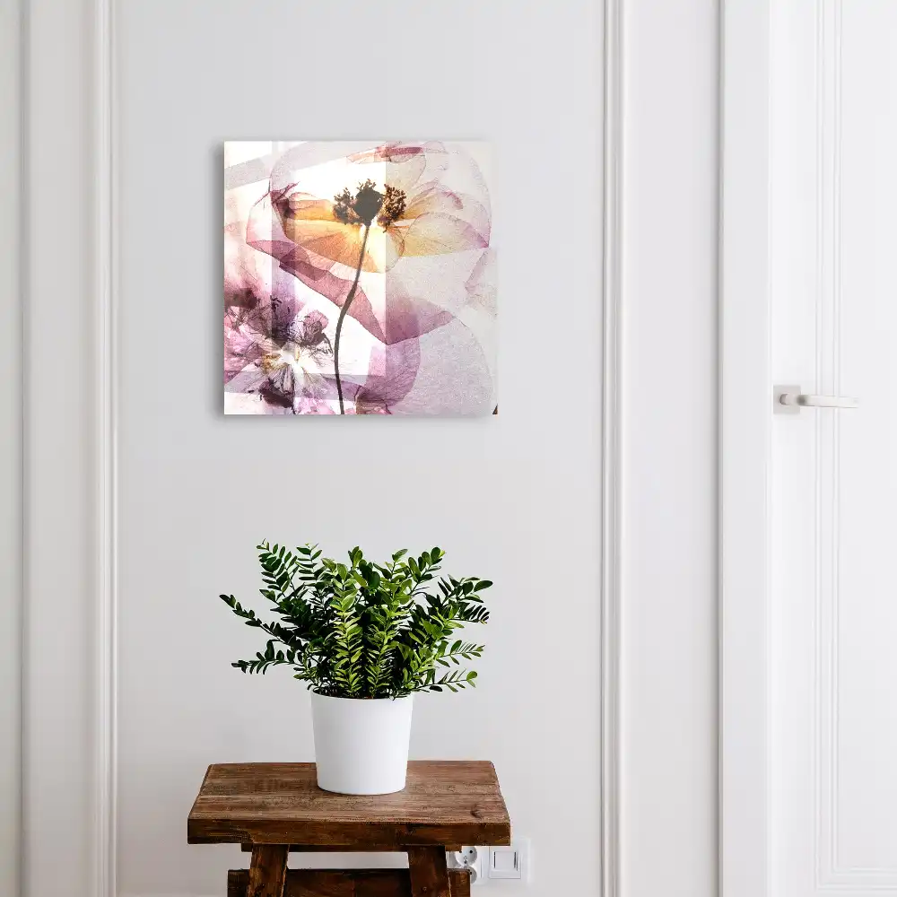 Dulapior pentru chei cu design de flori delicate în nuanțe pastelate