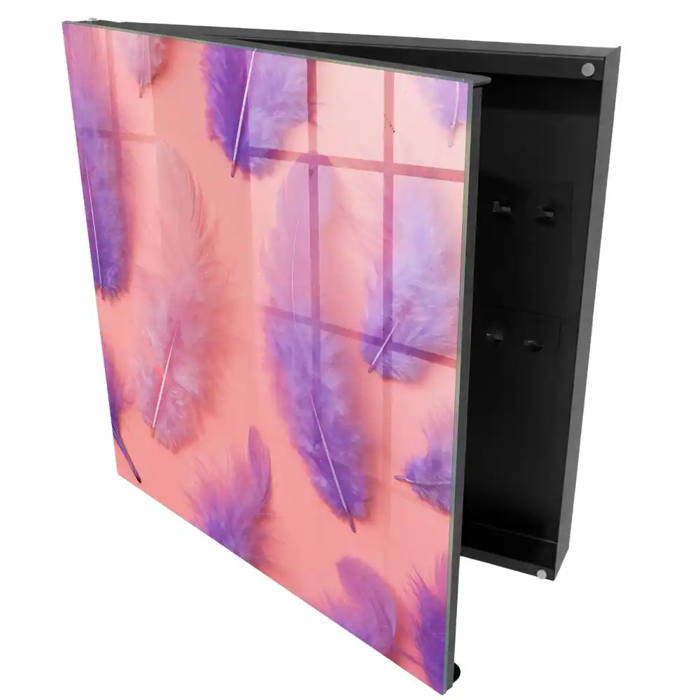 Casetă pentru chei cu model floral delicat pe fundal roz