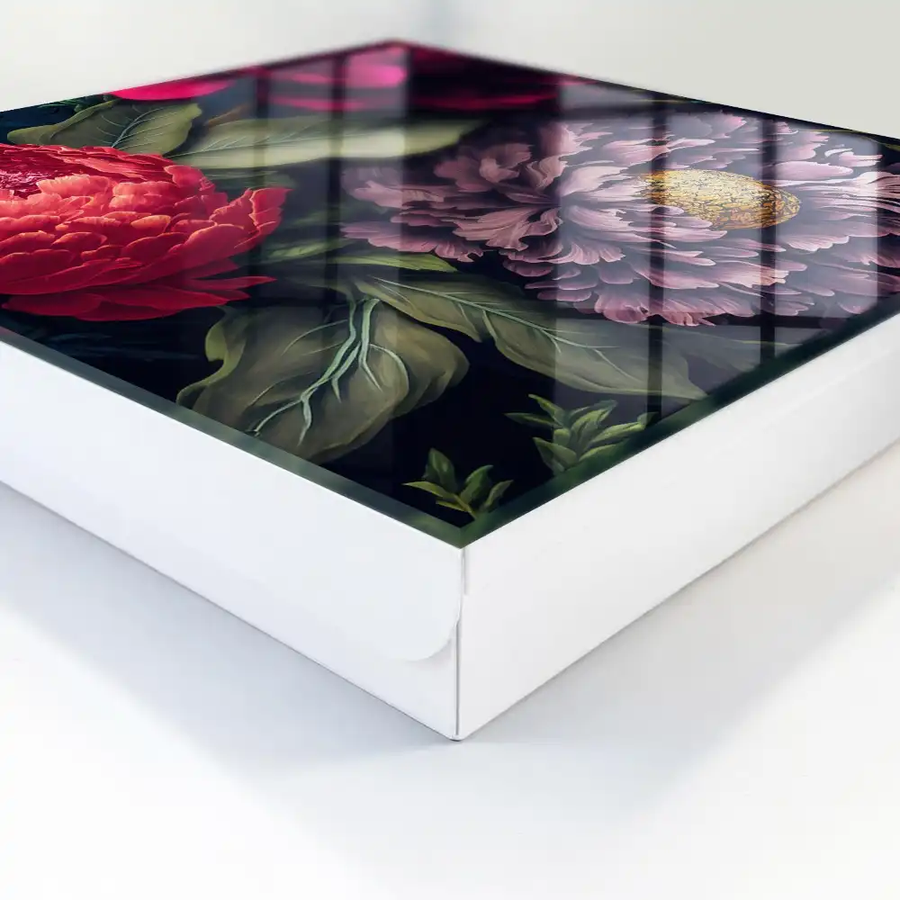 Casetă pentru chei cu model floral și detalii expresive