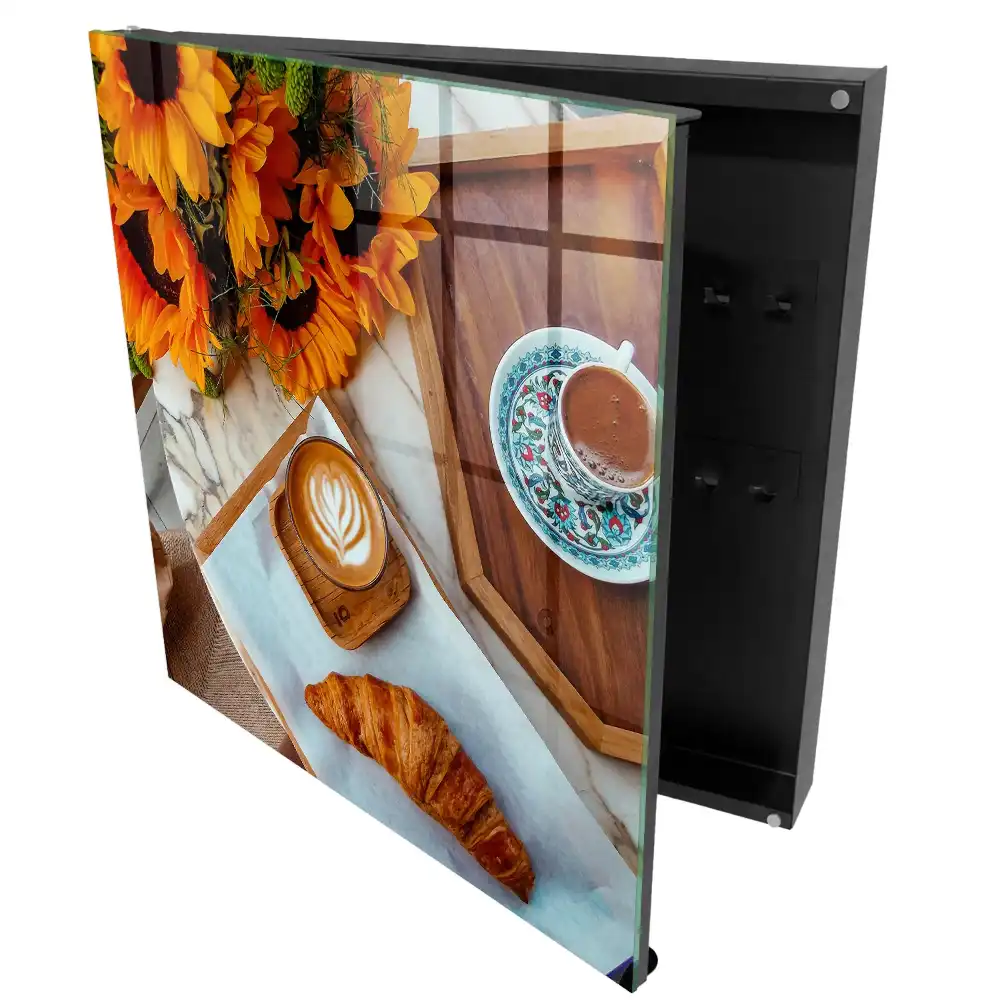 Dulapior pentru chei cu model floarea-soarelui, cafea și croissant