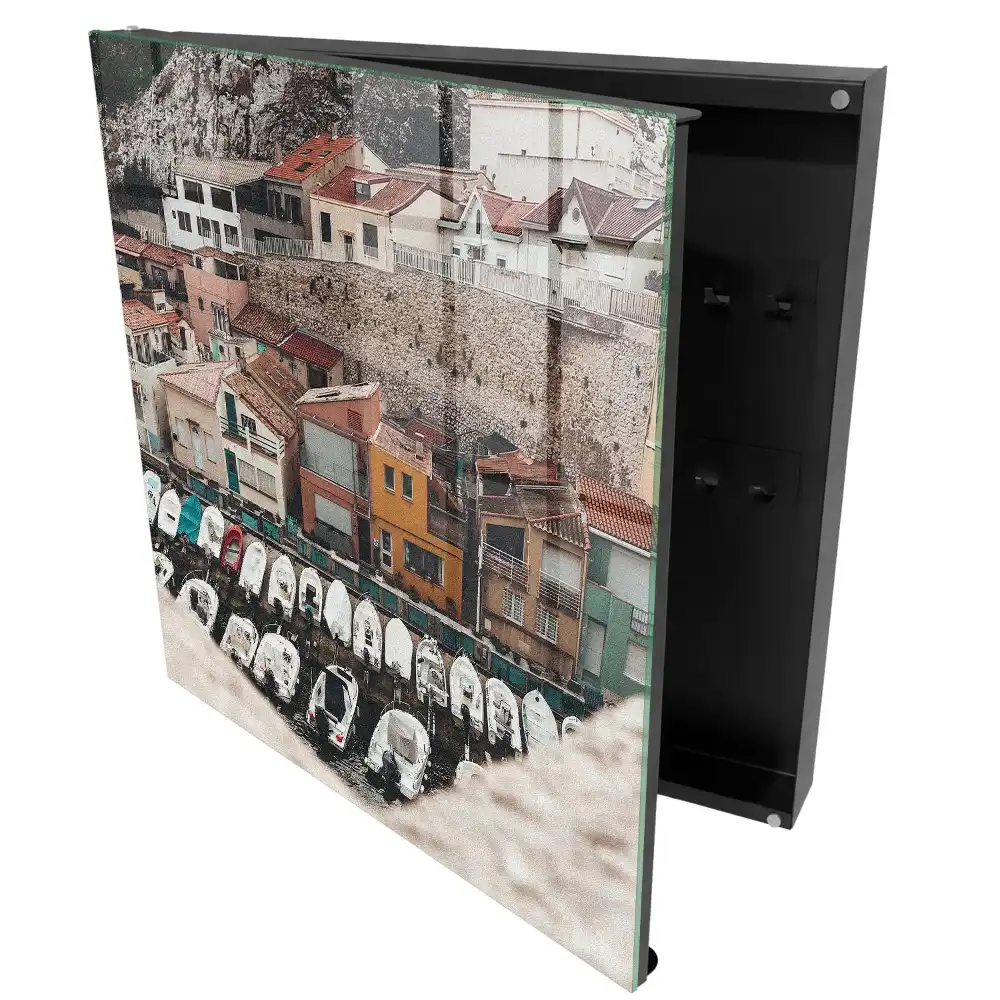 Casetă pentru chei cu design marin cu căsuțe și bărci colorate