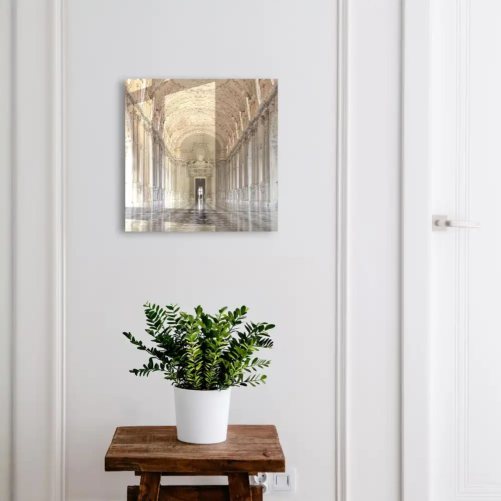 Casetă de chei cu interior spațios și decorațiuni elegante
