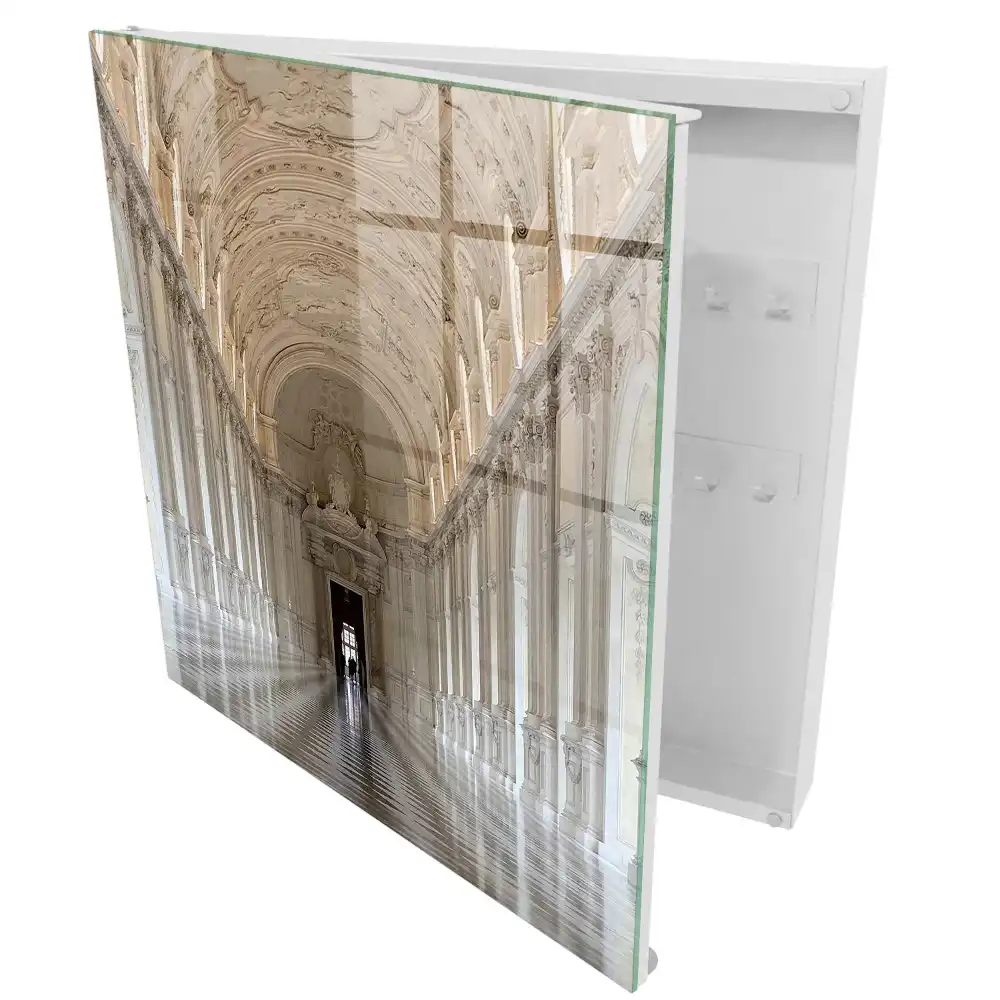 Casetă de chei cu interior spațios și decorațiuni elegante