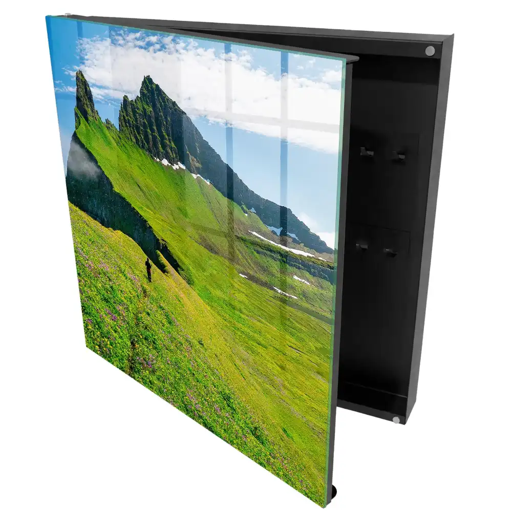 Dulapior pentru chei cu design deal verde și cer albastru