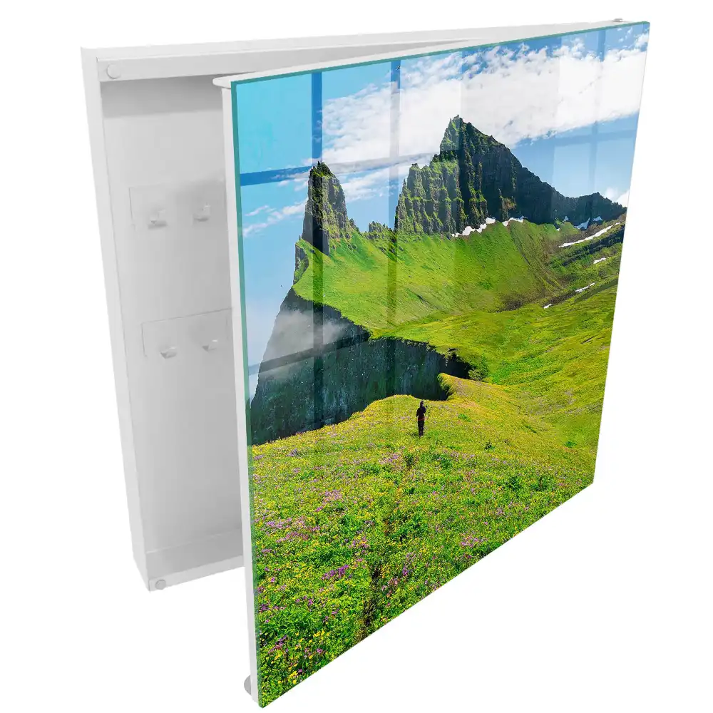 Dulapior pentru chei cu design deal verde și cer albastru