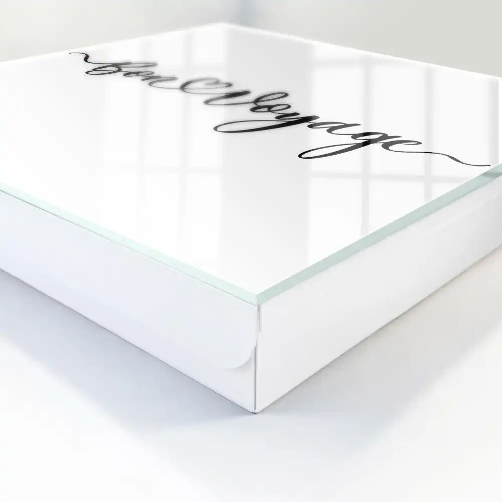 Casetă pentru chei cu design tipografic modern specific călătoriilor