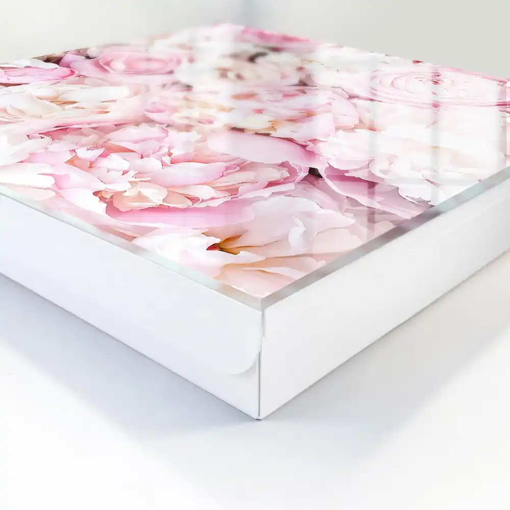 Dulapior pentru chei cu model floral pastelat elegant