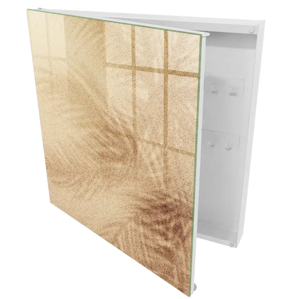 Dulapior pentru chei cu design cu linii delicate pe fundal bej texturat