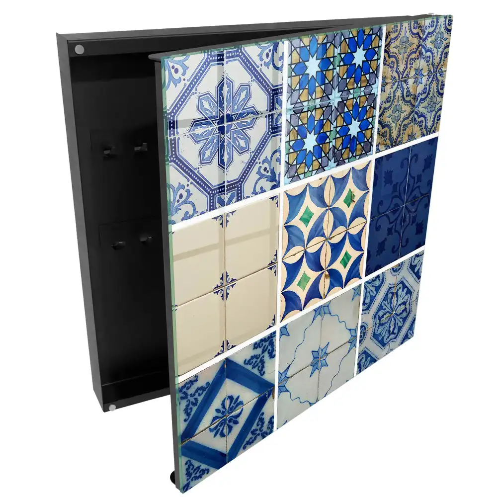 Suport de perete pentru chei cu model geometric de plăci în nuanțe de albastru