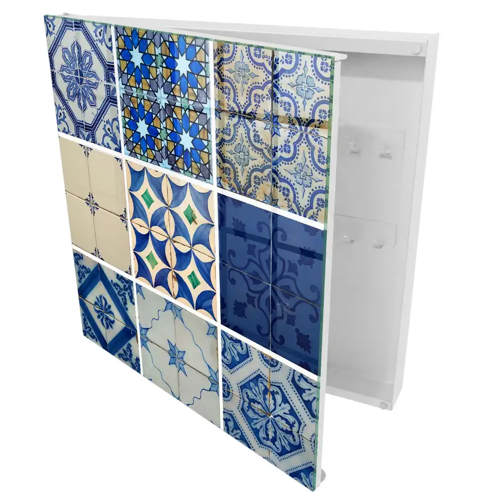 Suport de perete pentru chei cu model geometric de plăci în nuanțe de albastru
