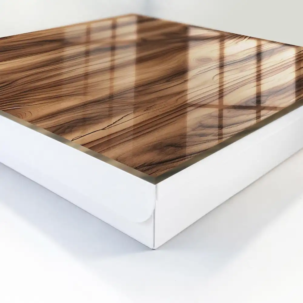 Dulapior pentru chei din lemn natural cu design expresiv