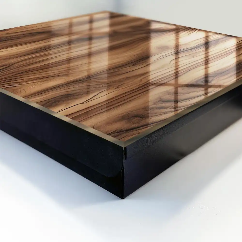 Dulapior pentru chei din lemn natural cu design expresiv