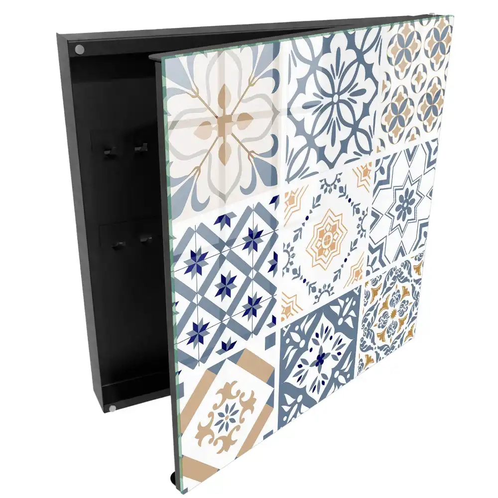 Suport pentru chei pe perete cu model geometric și design clasic
