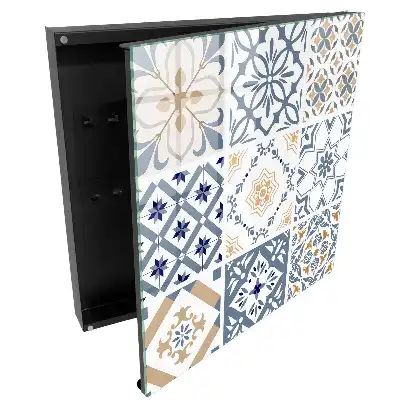 Suport pentru chei pe perete cu model geometric și design clasic