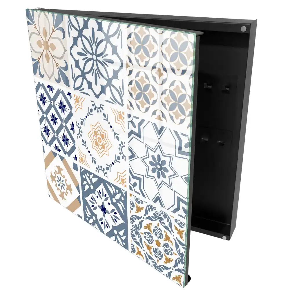 Suport pentru chei pe perete cu model geometric și design clasic