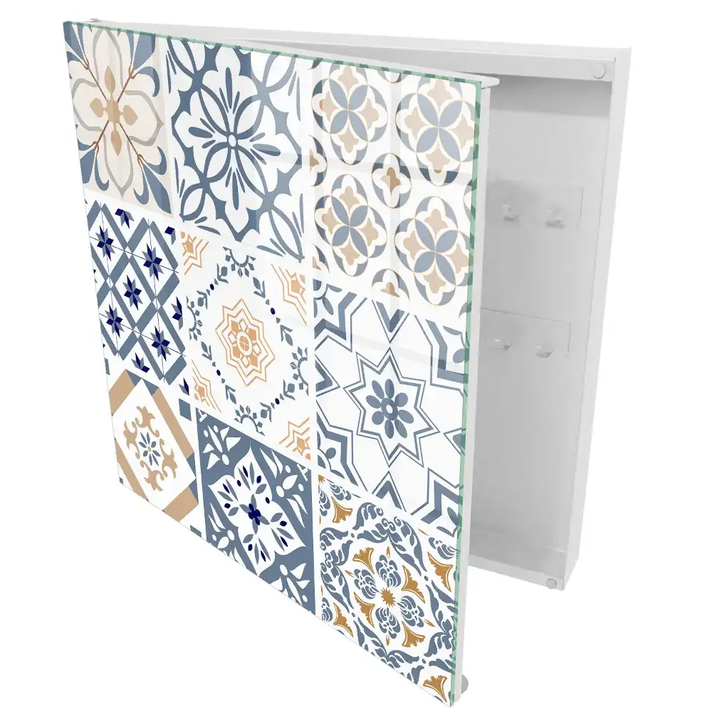 Suport pentru chei pe perete cu model geometric și design clasic