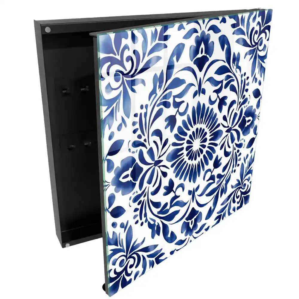 Casetă pentru chei cu model floral albastru pe fundal alb