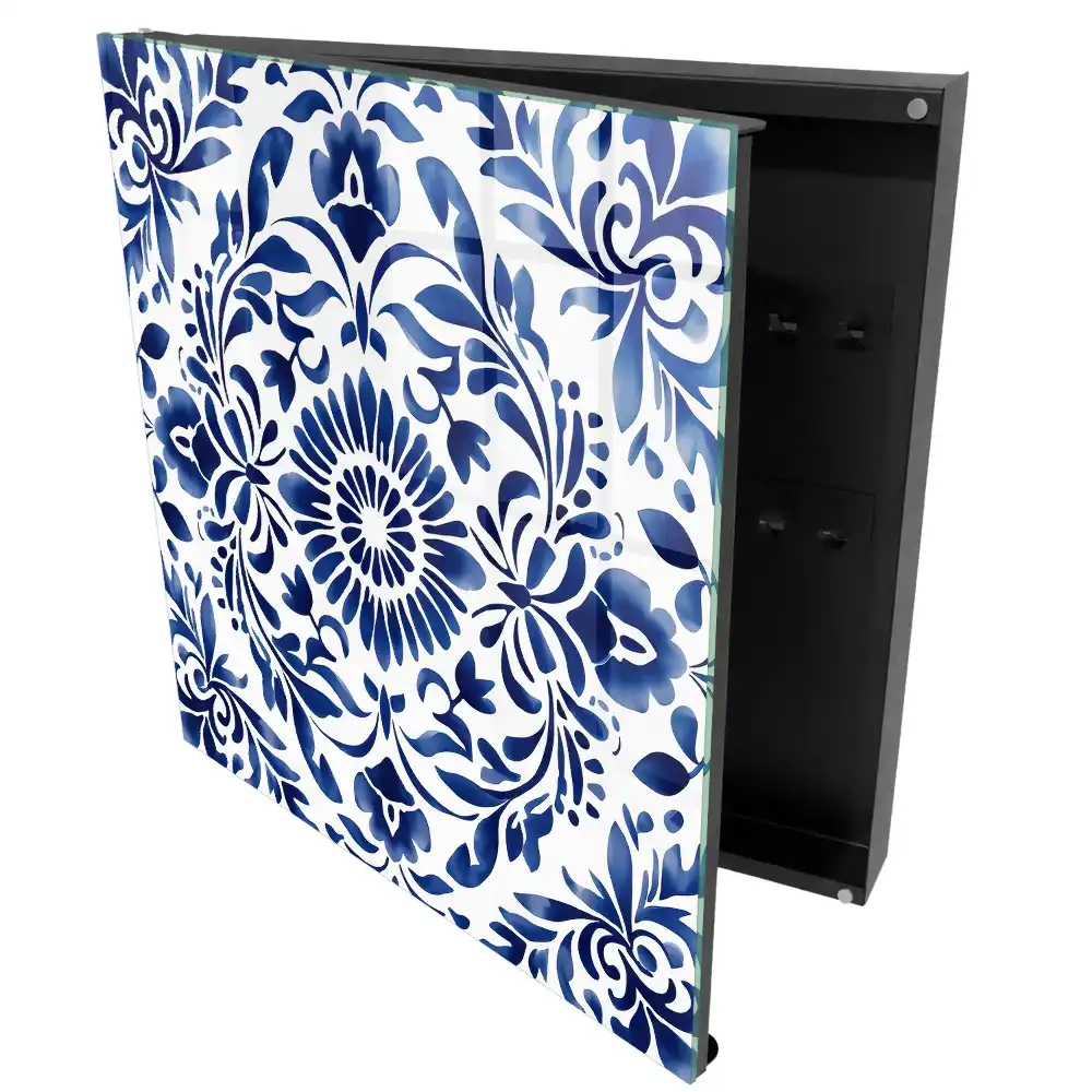 Casetă pentru chei cu model floral albastru pe fundal alb
