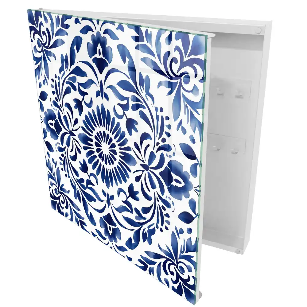 Casetă pentru chei cu model floral albastru pe fundal alb