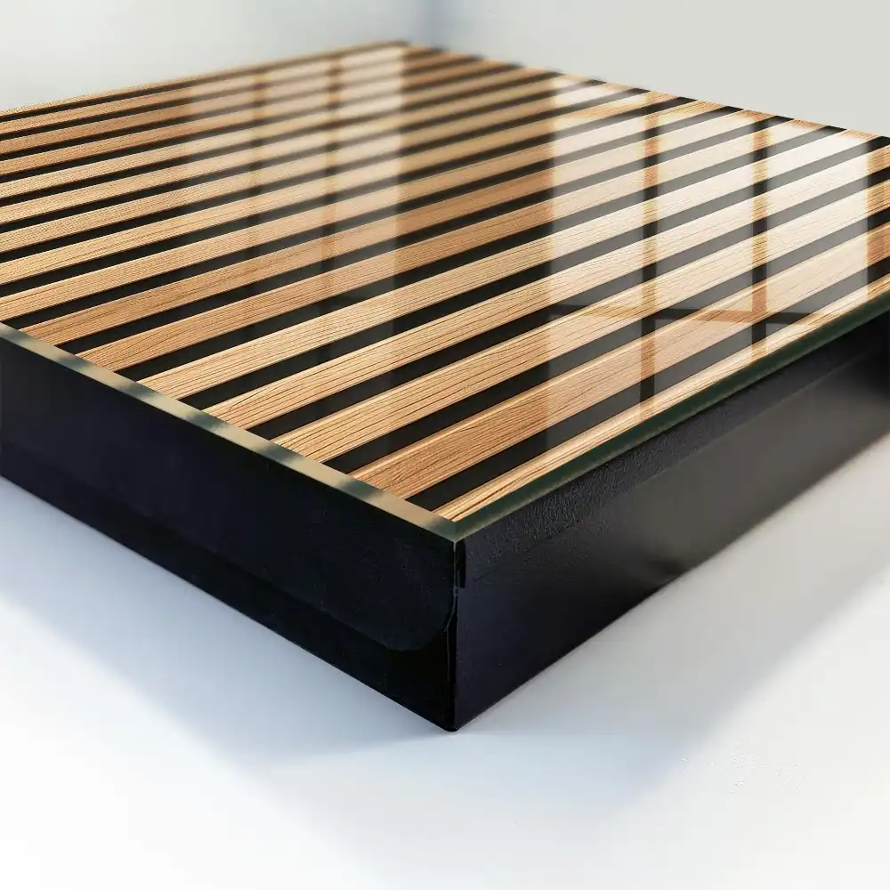 Dulapior pentru chei cu design elegant în dungi verticale