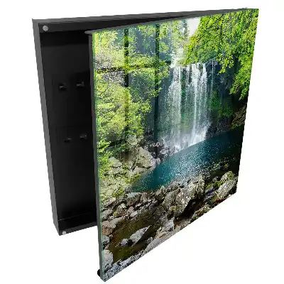 Casetă pentru chei cu design de cascadă și peisaj verde armonios