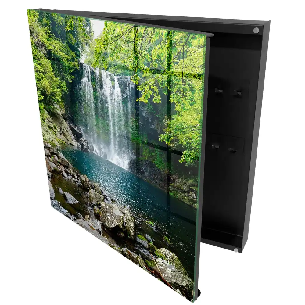 Casetă pentru chei cu design de cascadă și peisaj verde armonios