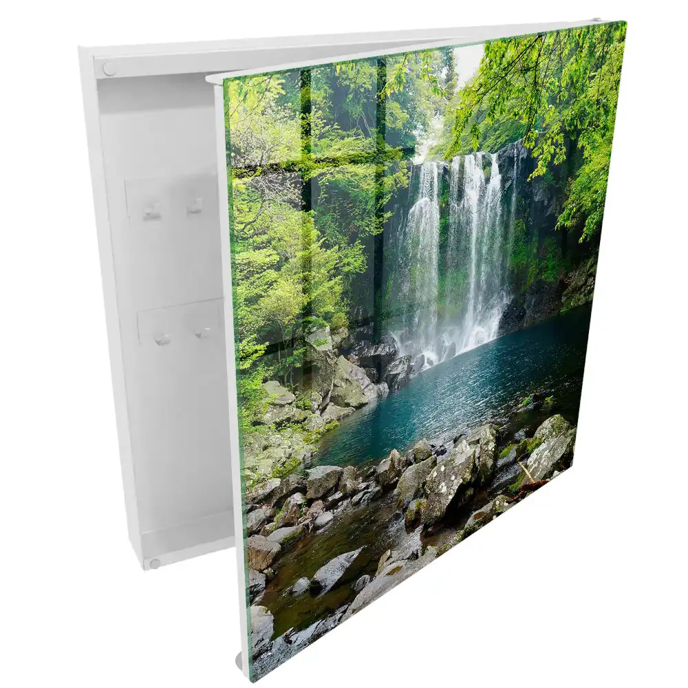 Casetă pentru chei cu design de cascadă și peisaj verde armonios