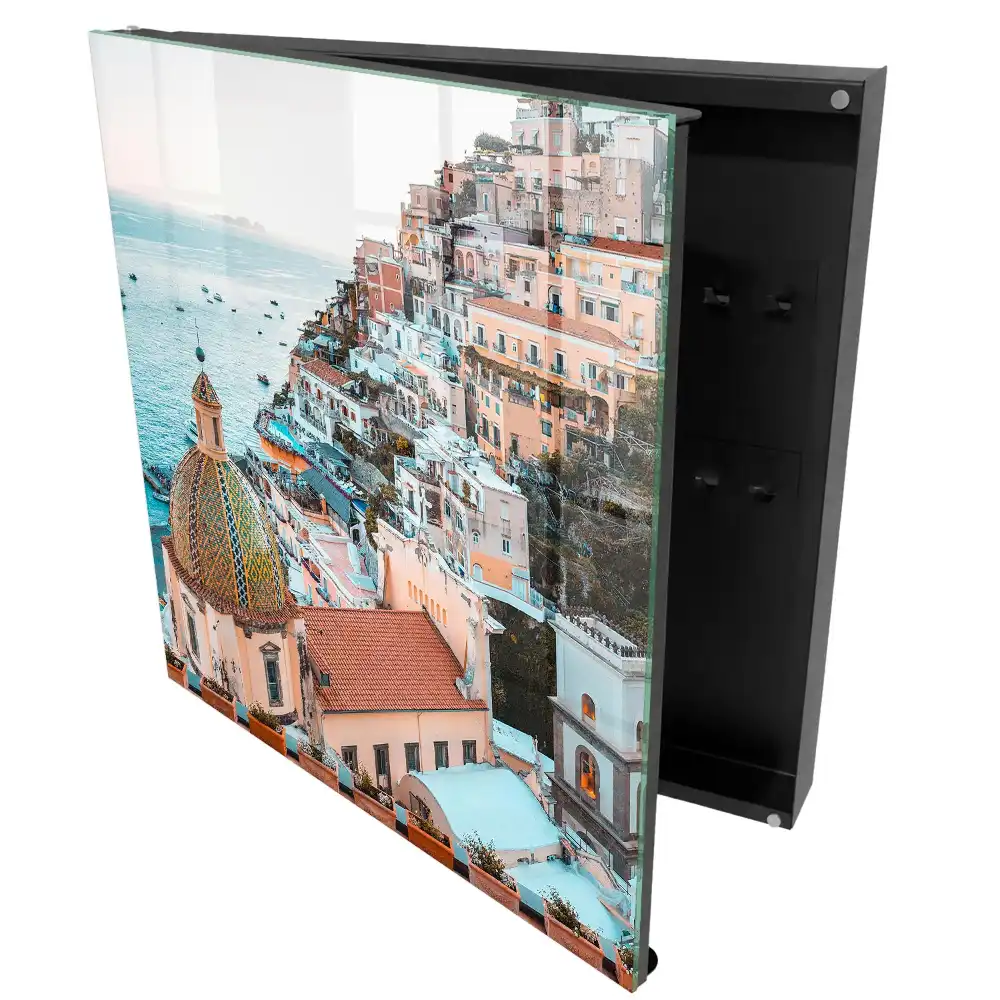 Suport pentru chei de perete cu design de oraș atmosferic lângă marea albastră