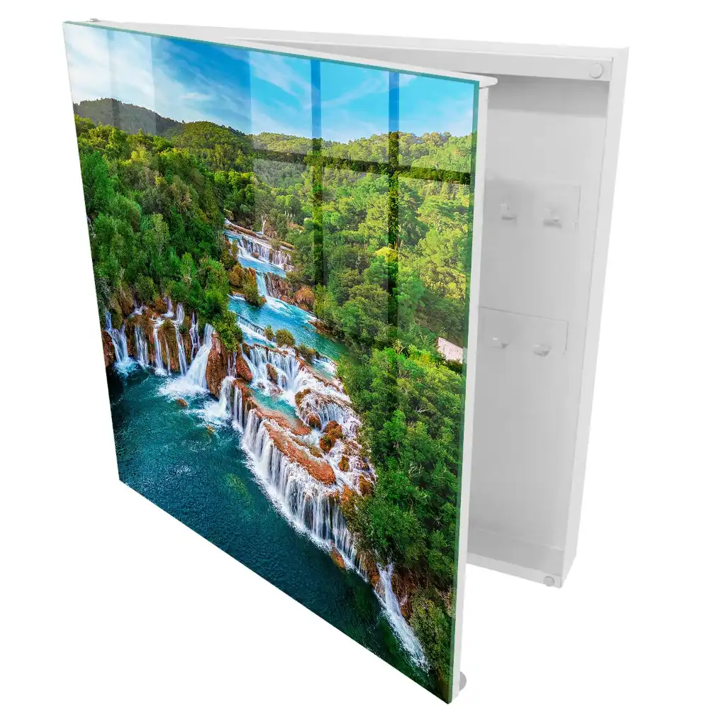 Casetă pentru chei cu design de cascadă și plante verzi