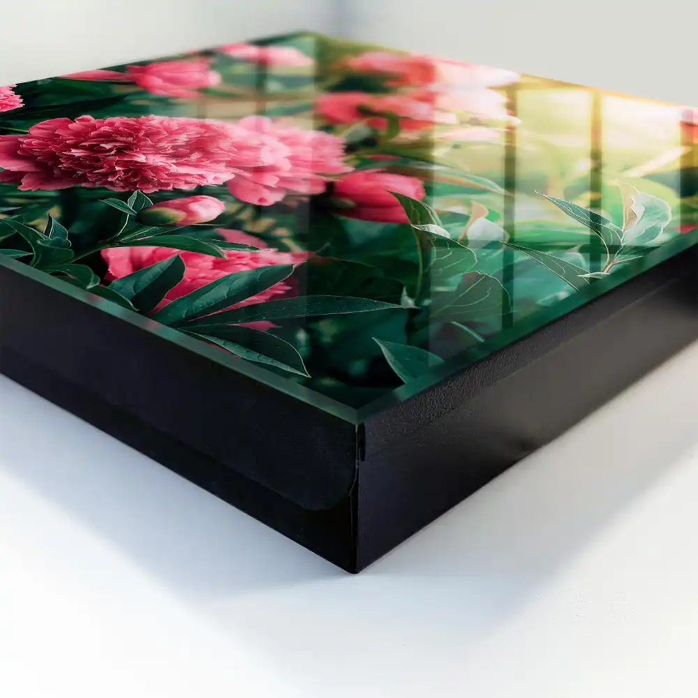 Dulapior pentru chei cu design floral roz într-un cadru natural