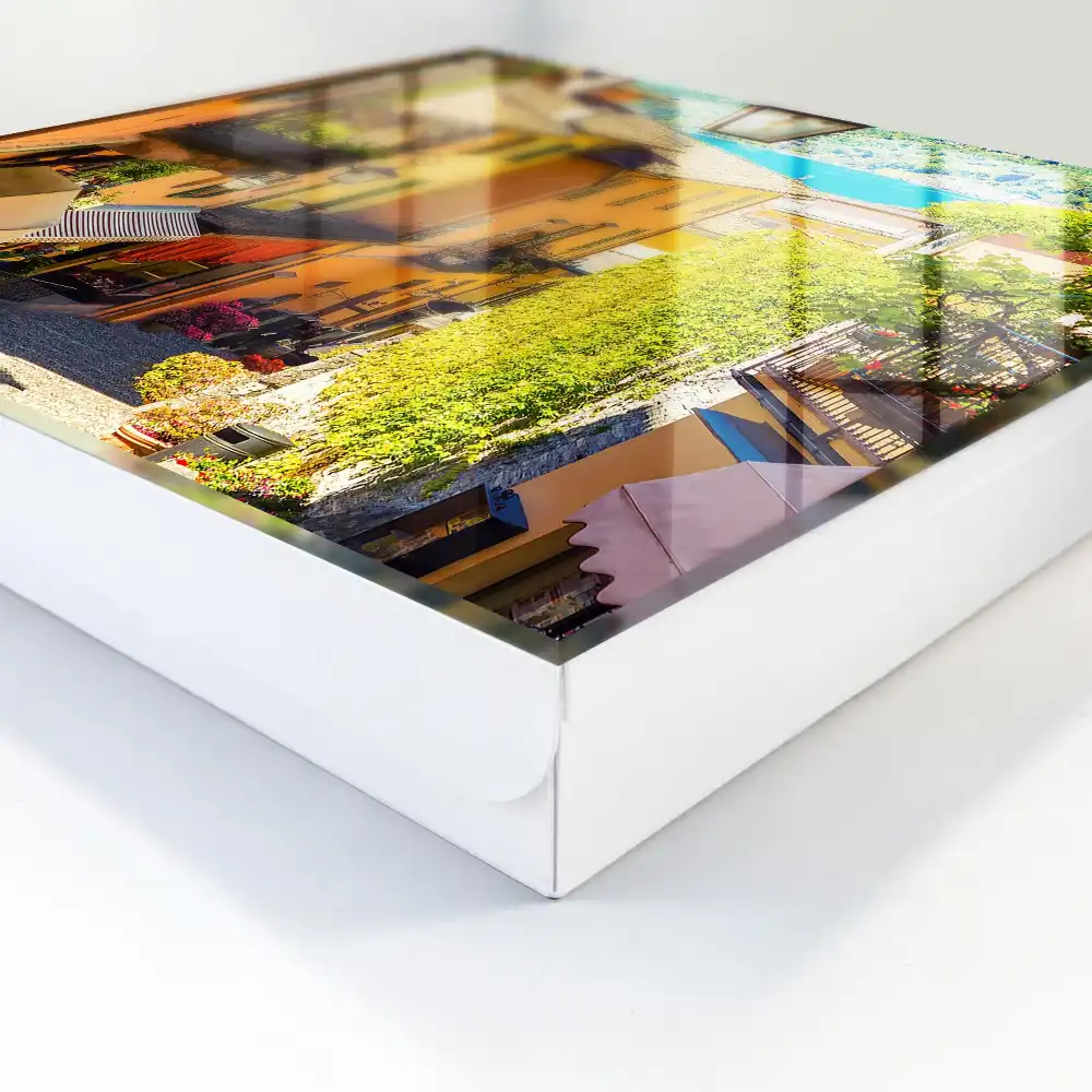 Dulapior pentru chei cu design de stradă fermecătoare și case colorate