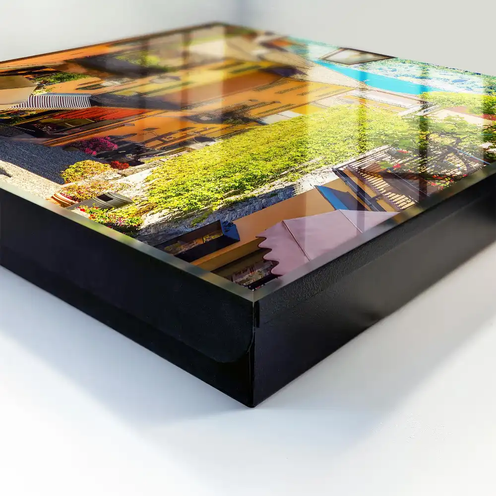 Dulapior pentru chei cu design de stradă fermecătoare și case colorate