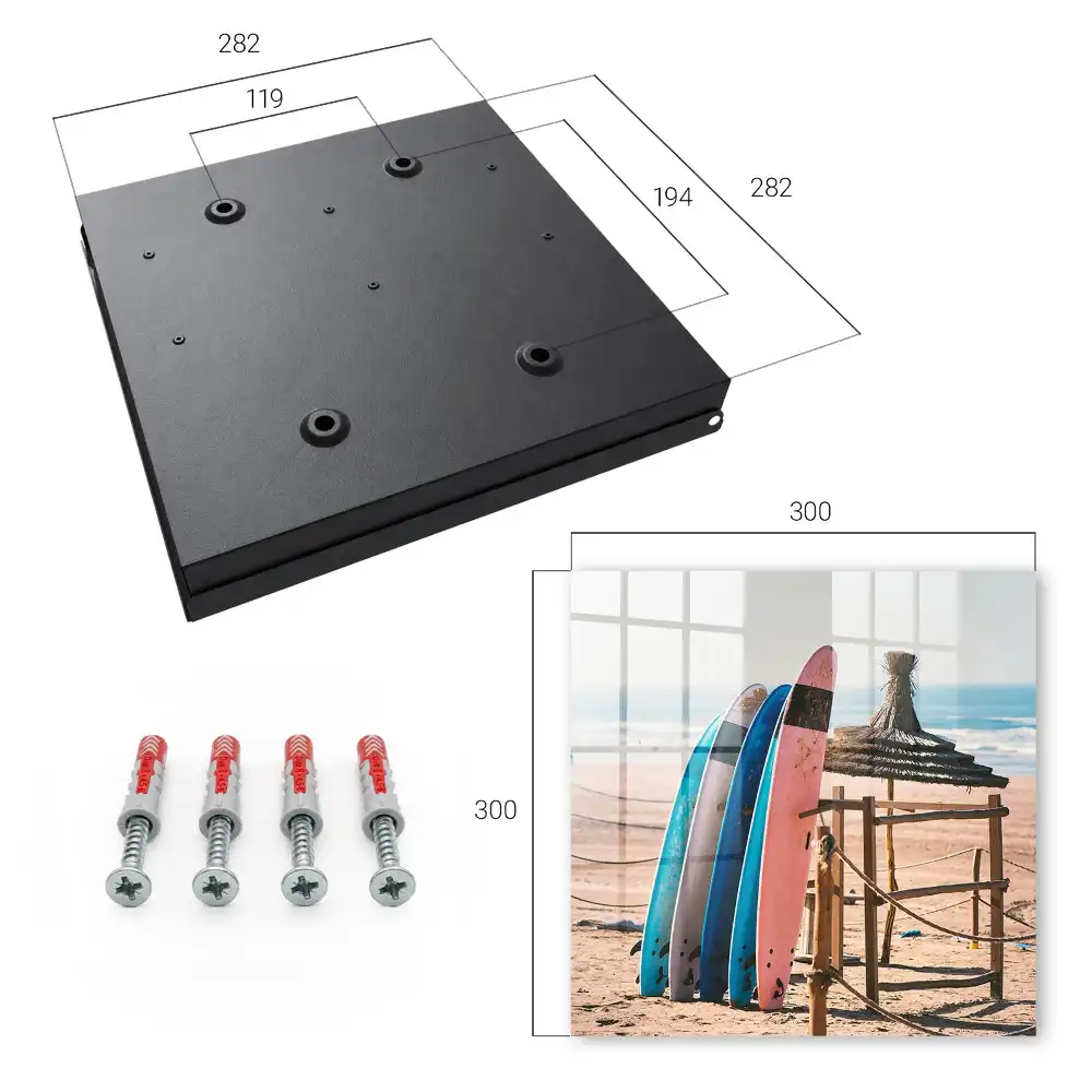 Suport pentru chei de perete cu design de plăci de surf pe plajă sub cer albastru