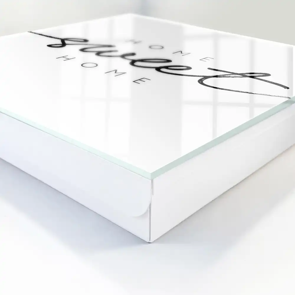 Casetă pentru chei cu design minimalist alb-negru