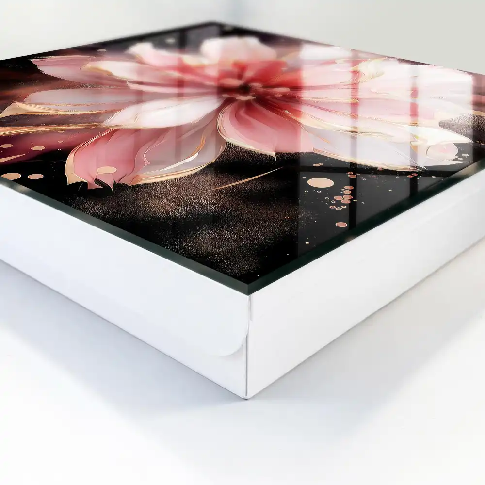 Dulapior pentru chei cu design floral în nuanțe de roz și crem