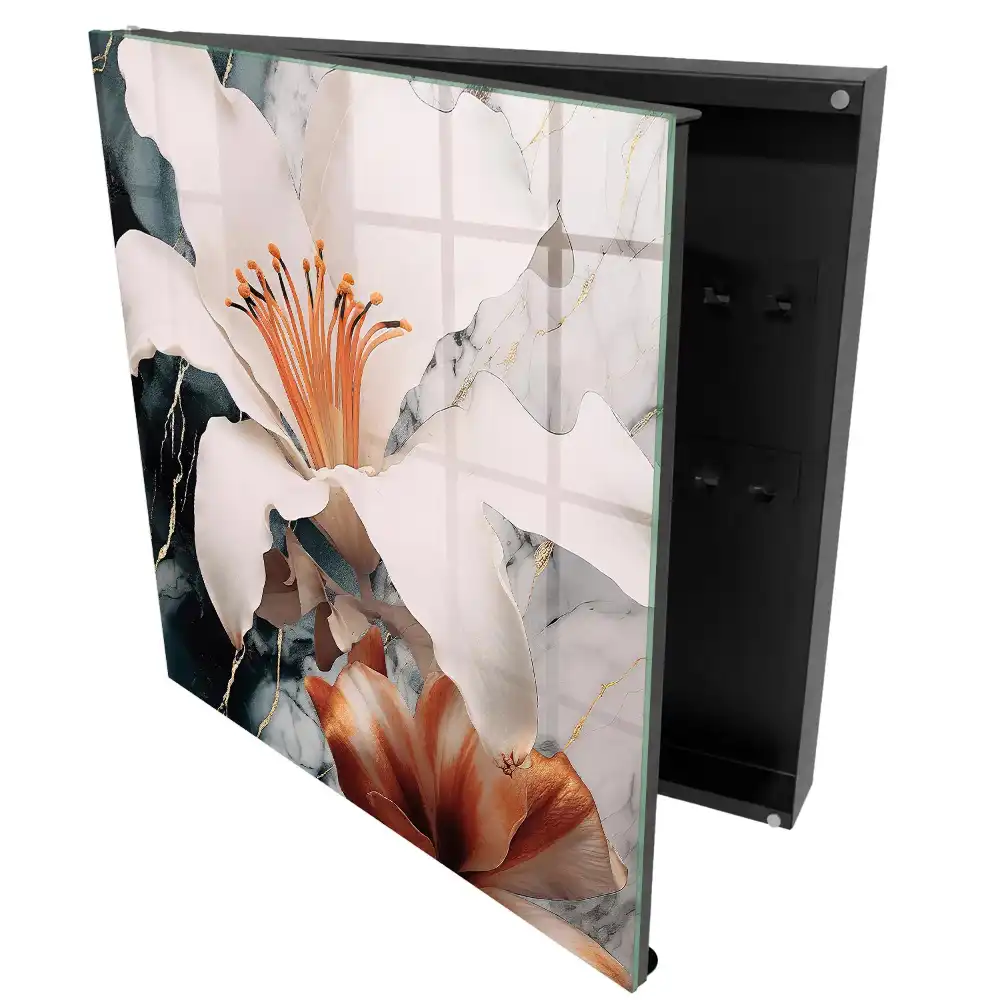 Suport pentru chei pe perete cu model floral subtil și decor contrastant