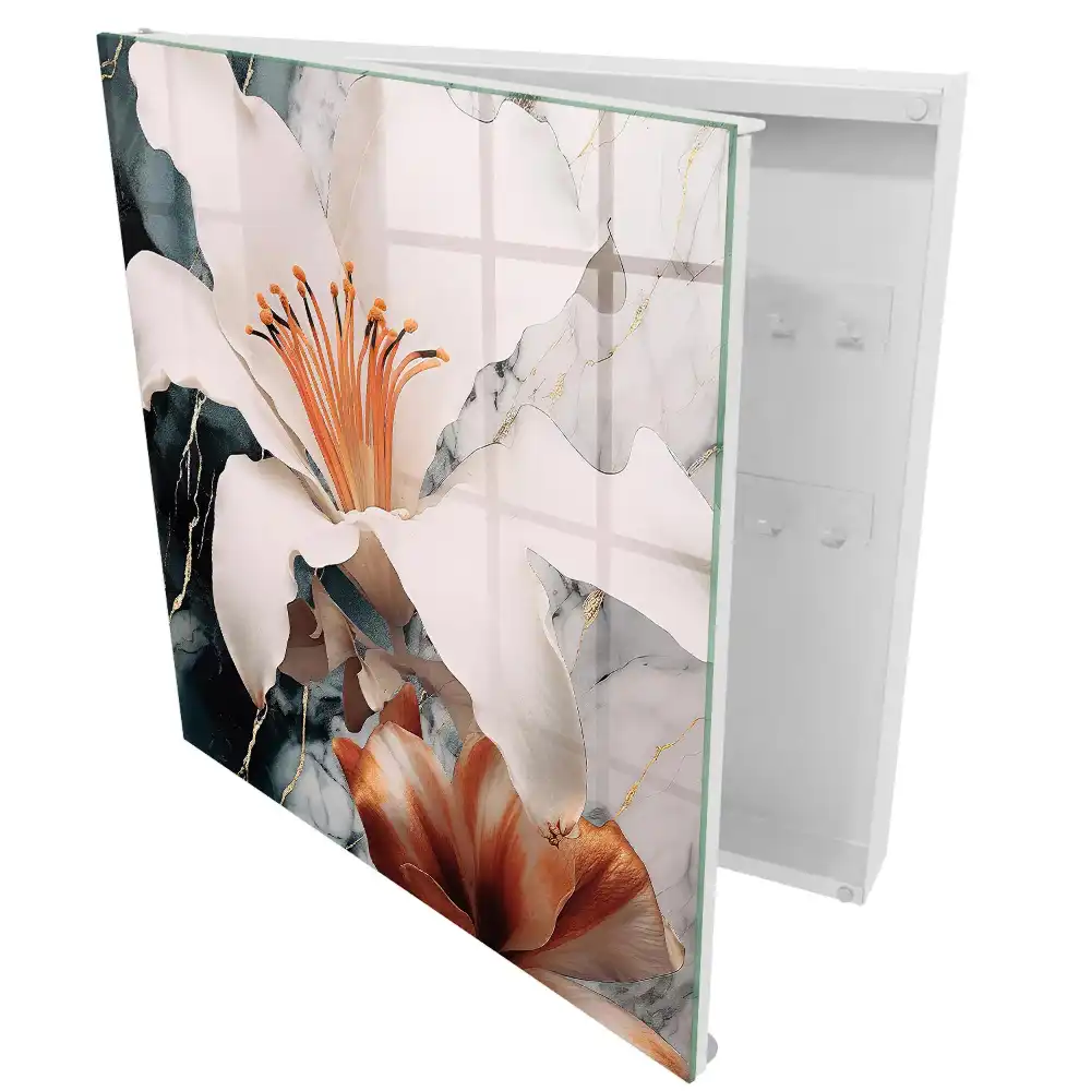Suport pentru chei pe perete cu model floral subtil și decor contrastant