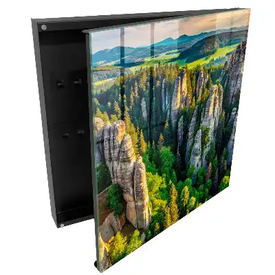 Cutie pentru chei de perete cu stânci maiestuoase și pădure verde