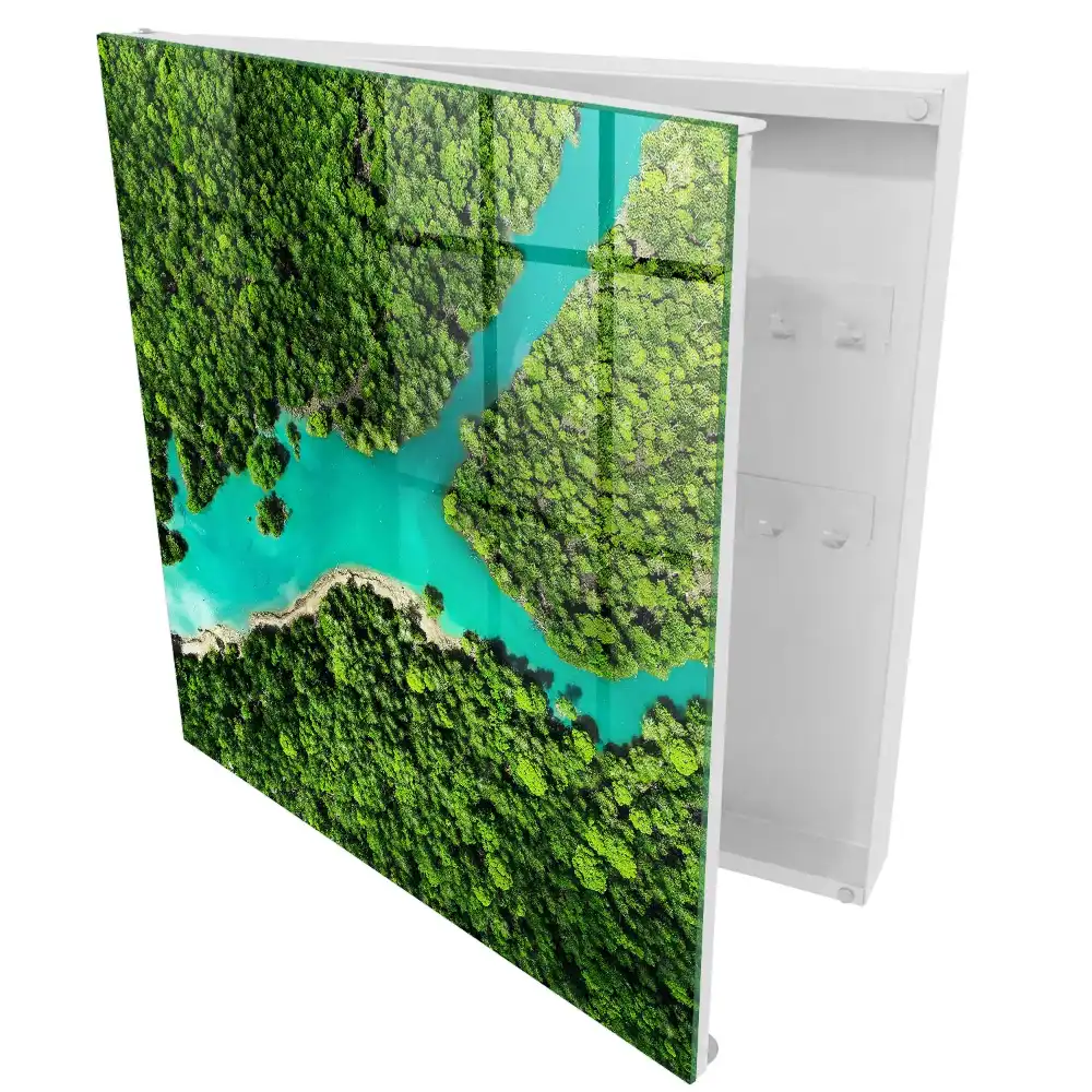 Suport pentru chei de perete cu peisaj de pădure verde și râu albastru