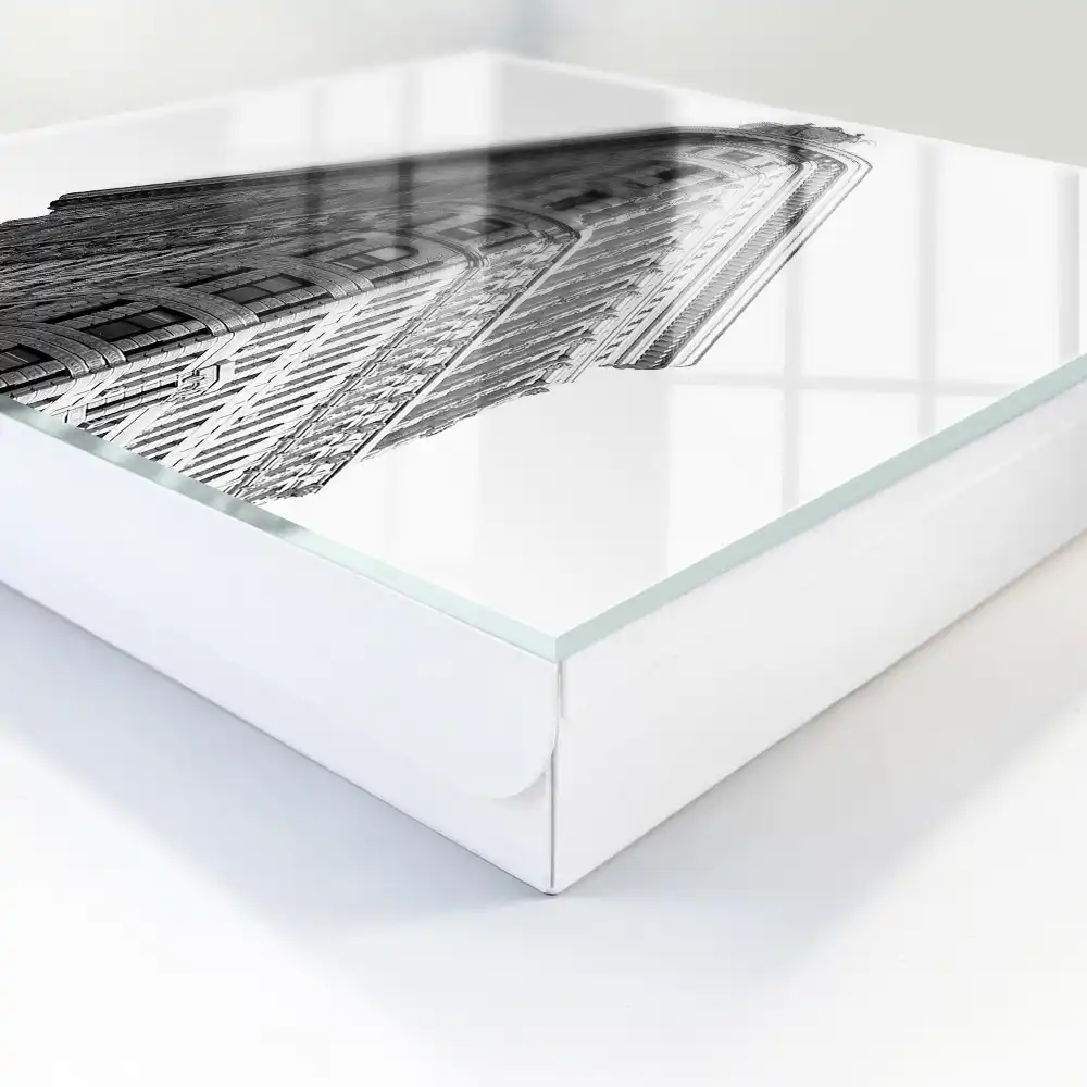 Dulapior pentru chei cu design arhitectură monumentală alb-negru