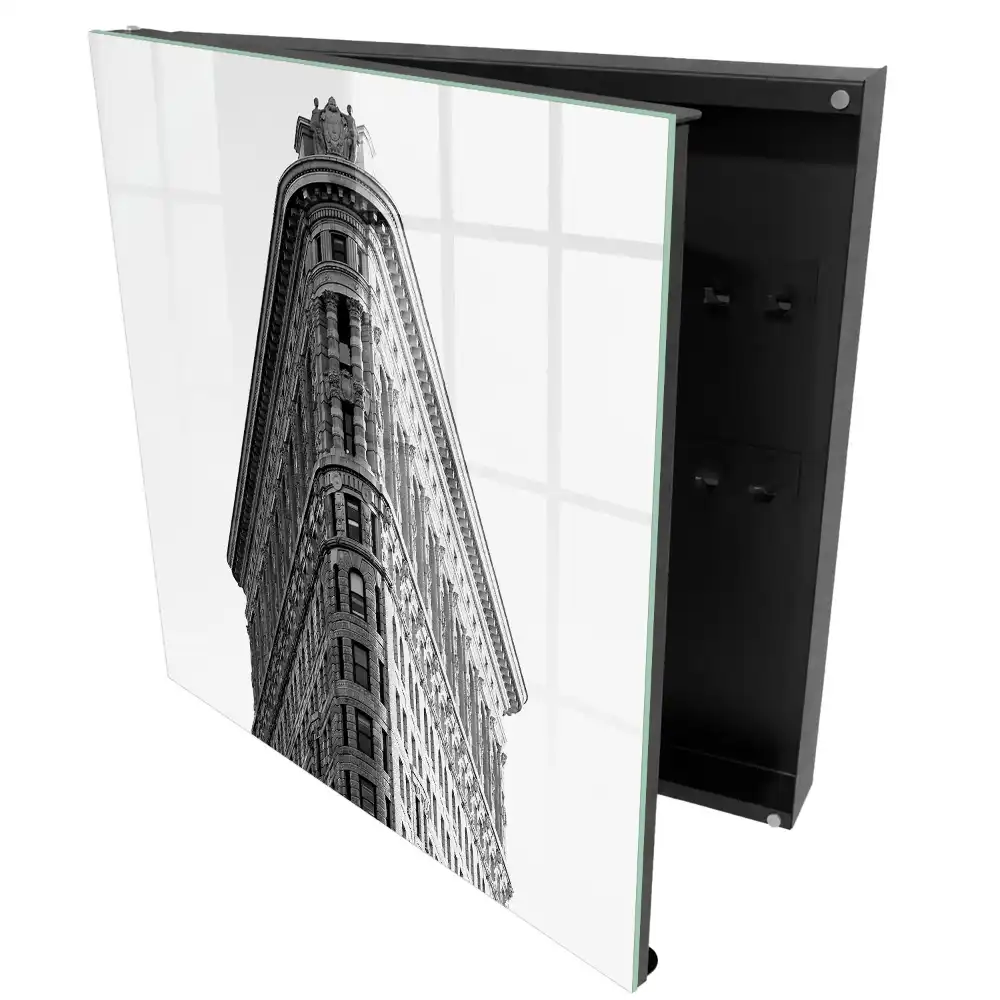 Dulapior pentru chei cu design arhitectură monumentală alb-negru