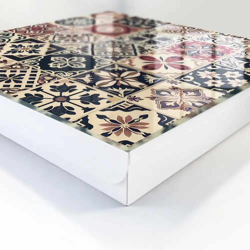 Suport pentru chei pe perete cu design geometric stil clasic