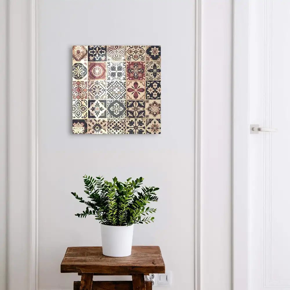 Suport pentru chei pe perete cu design geometric stil clasic