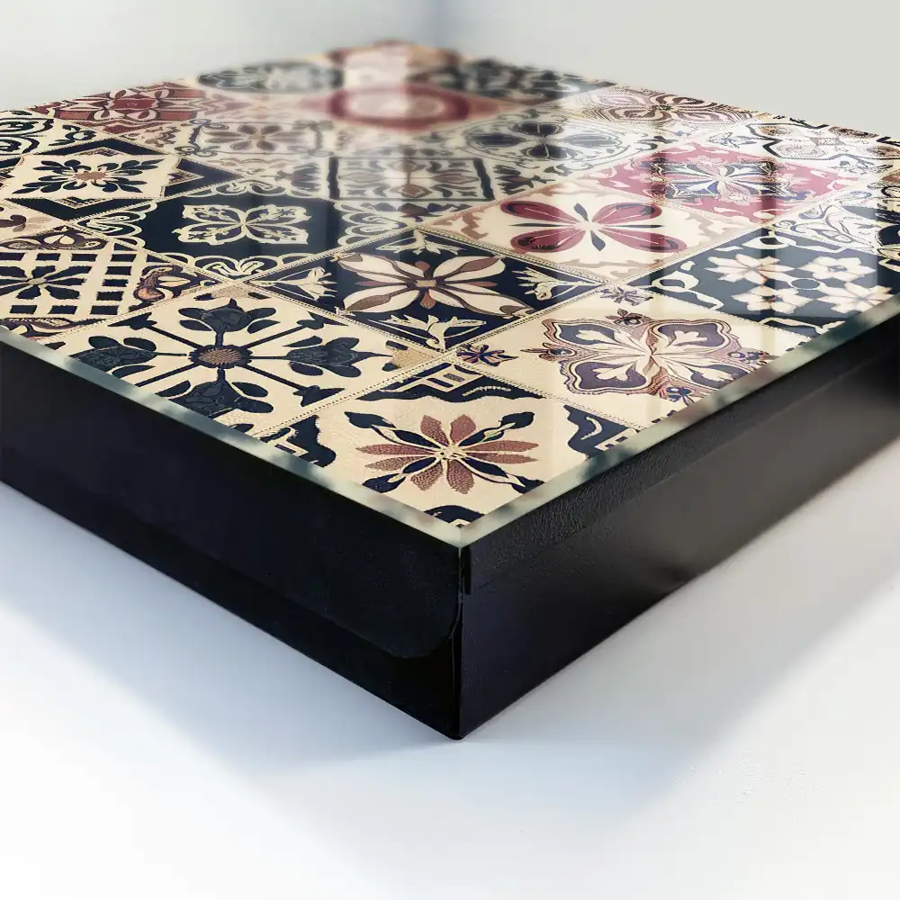 Suport pentru chei pe perete cu design geometric stil clasic