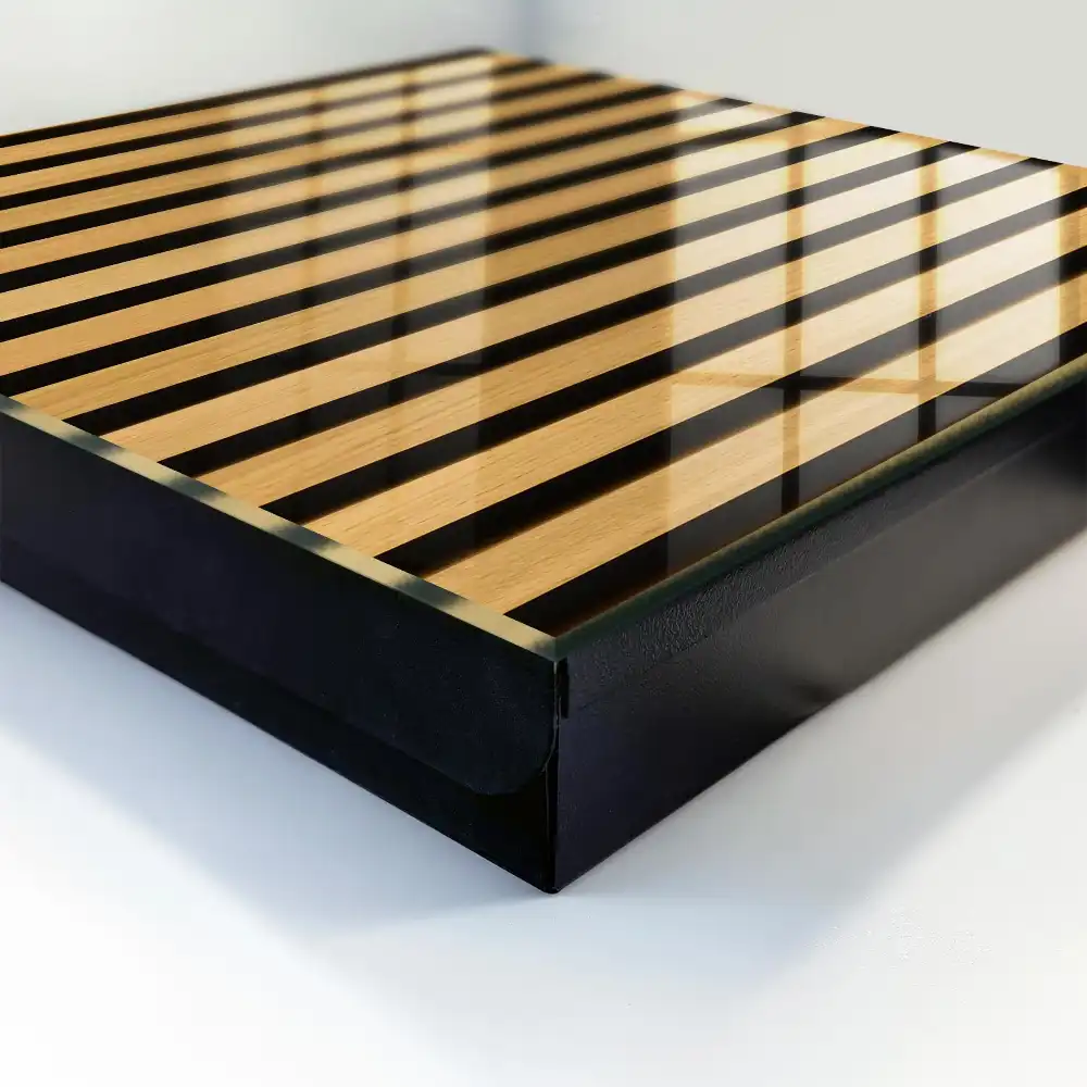 Casetă pentru chei cu design elegant din lemn în dungi