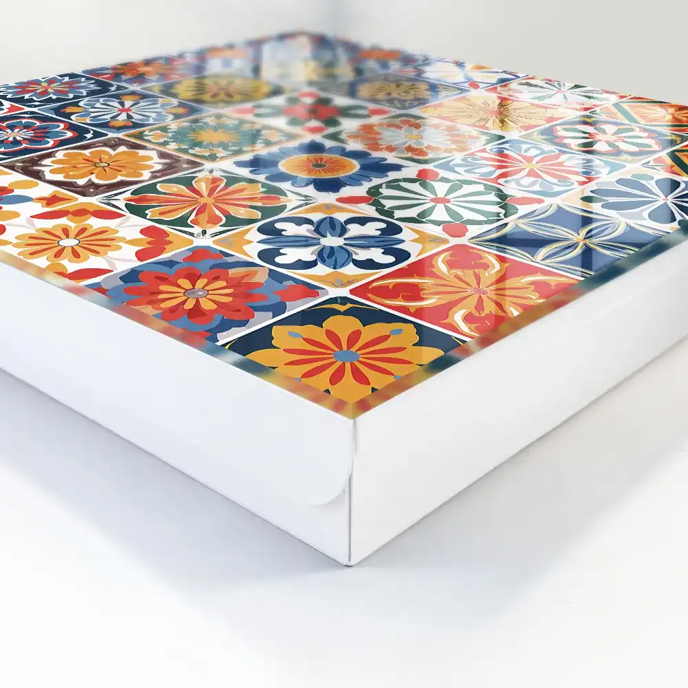 Dulapior pentru chei cu motive florale colorate și design pătrat