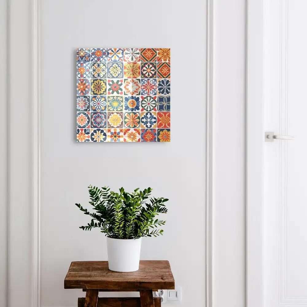 Dulapior pentru chei cu motive florale colorate și design pătrat